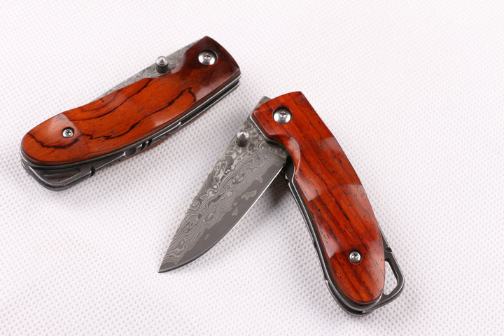 Damascus.Small mountain folding knife UD402343